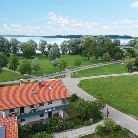 Ferienwohnungen Haus Am See แบร์เนา อัม คีมเซ ภายนอก รูปภาพ