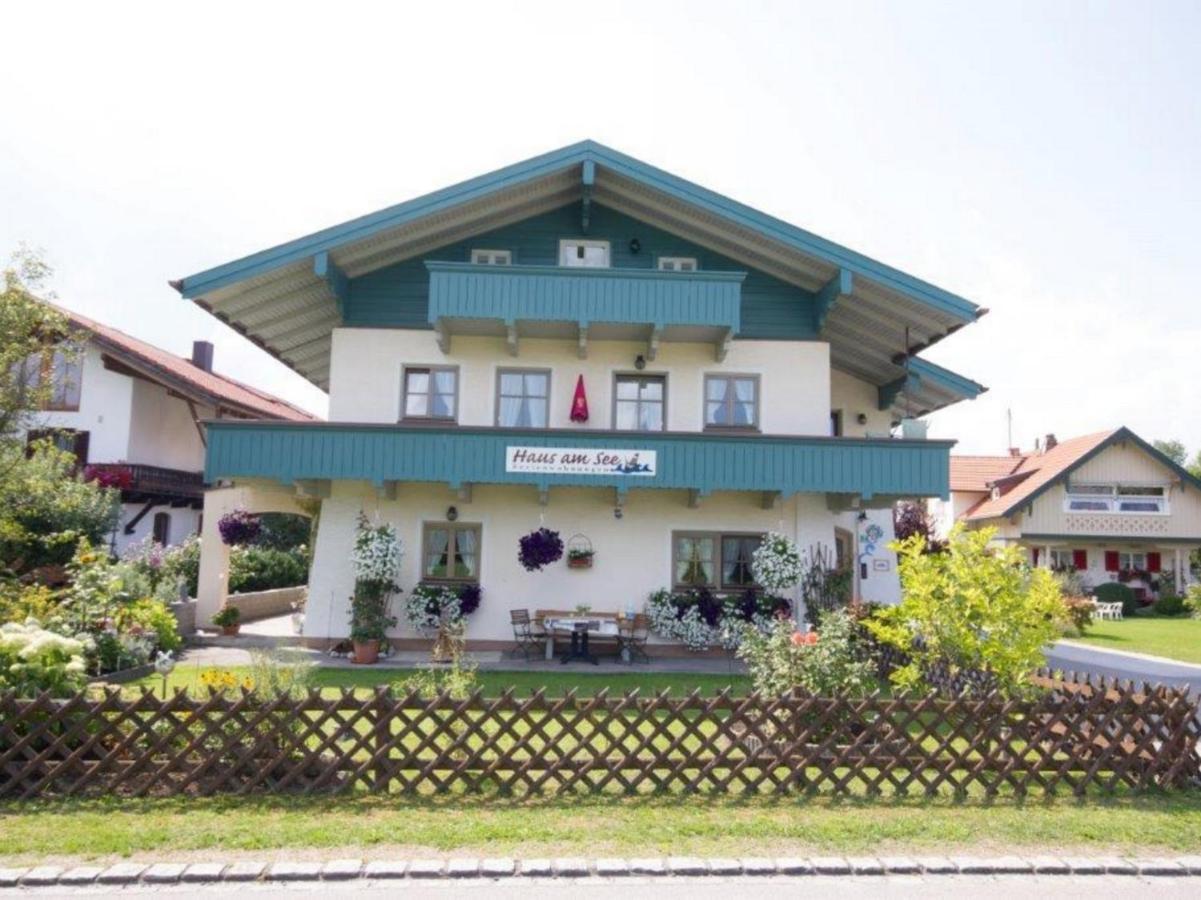 Ferienwohnungen Haus Am See แบร์เนา อัม คีมเซ ภายนอก รูปภาพ