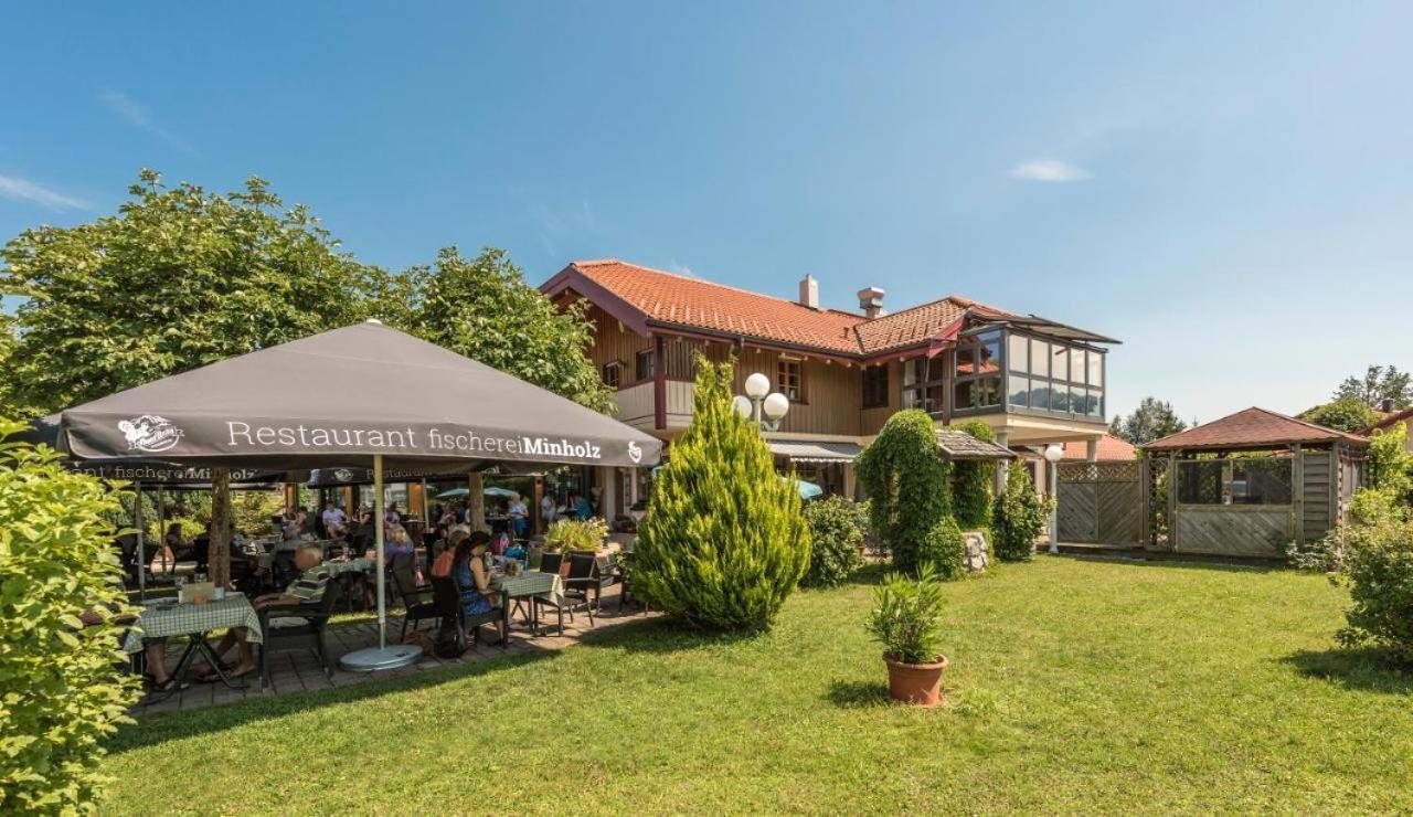 Ferienwohnungen Haus Am See แบร์เนา อัม คีมเซ ภายนอก รูปภาพ