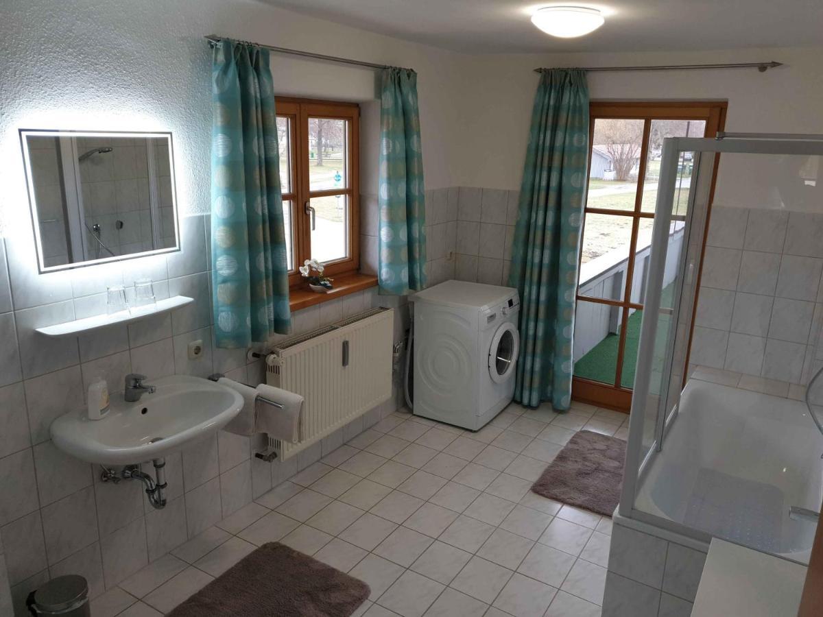 Ferienwohnungen Haus Am See แบร์เนา อัม คีมเซ ภายนอก รูปภาพ