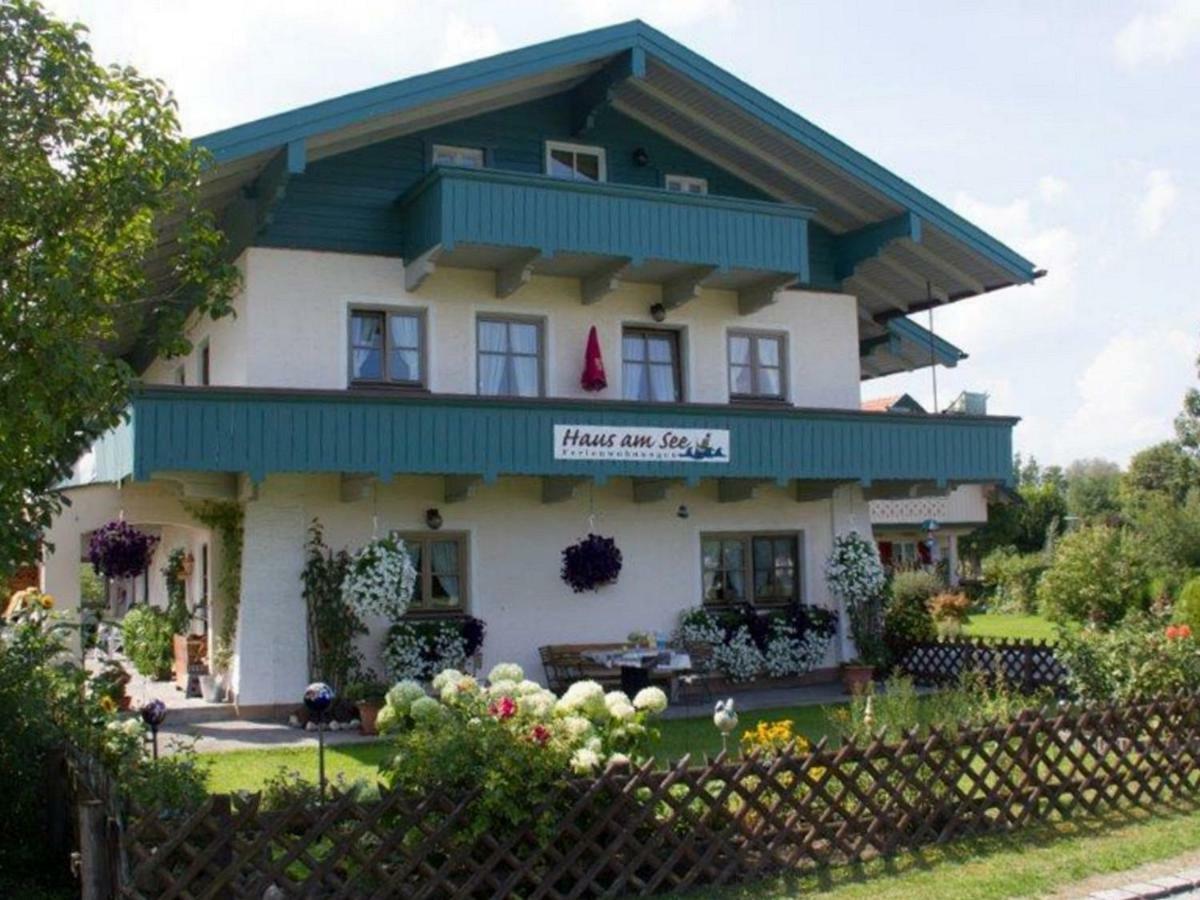 Ferienwohnungen Haus Am See แบร์เนา อัม คีมเซ ภายนอก รูปภาพ