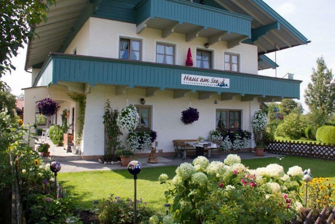 Ferienwohnungen Haus Am See แบร์เนา อัม คีมเซ ภายนอก รูปภาพ